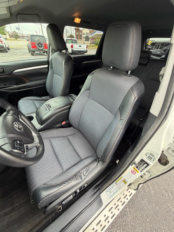 Toyota Highlander LE FWD V6 2015