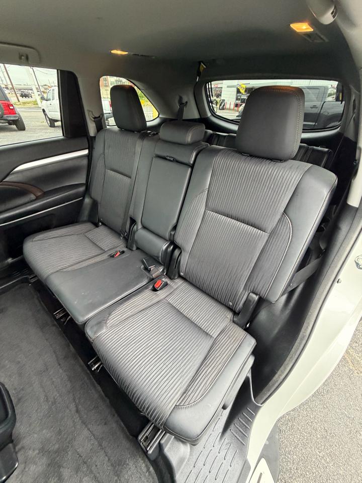 Toyota Highlander LE FWD V6 2015