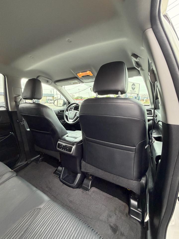 Toyota Highlander LE FWD V6 2015