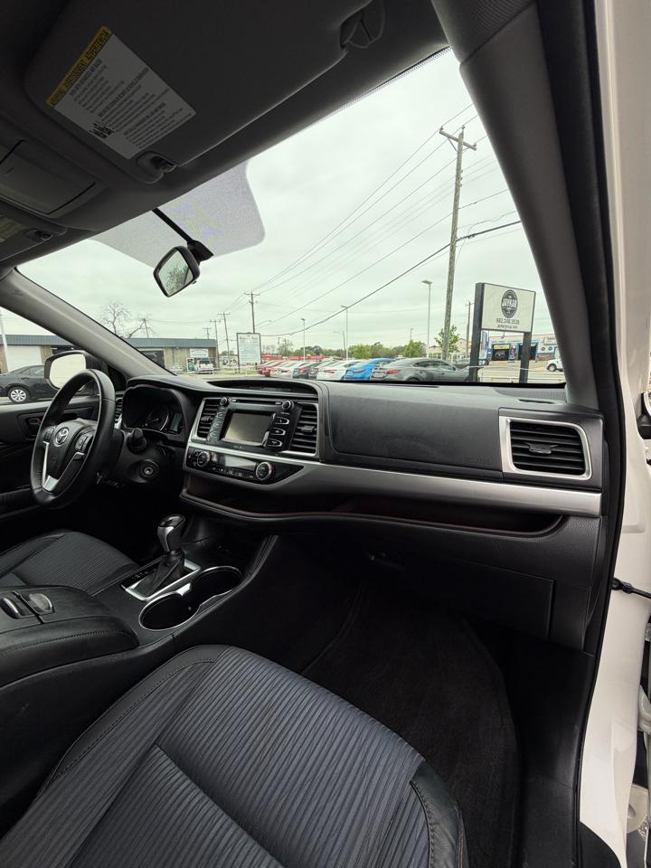 Toyota Highlander LE FWD V6 2015