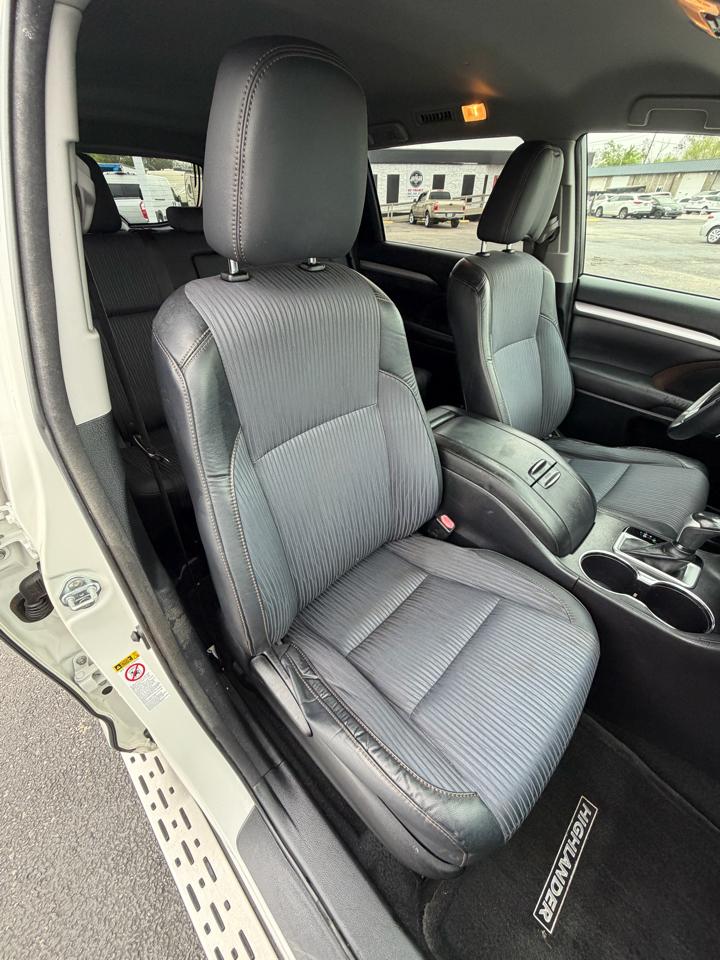 Toyota Highlander LE FWD V6 2015