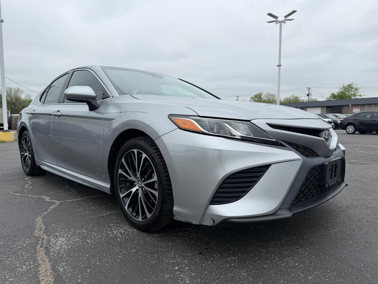 Toyota Camry SE 2019