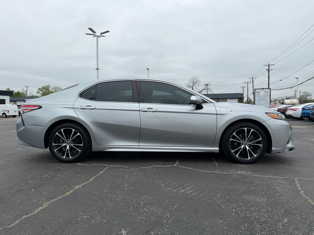 Toyota Camry SE 2019