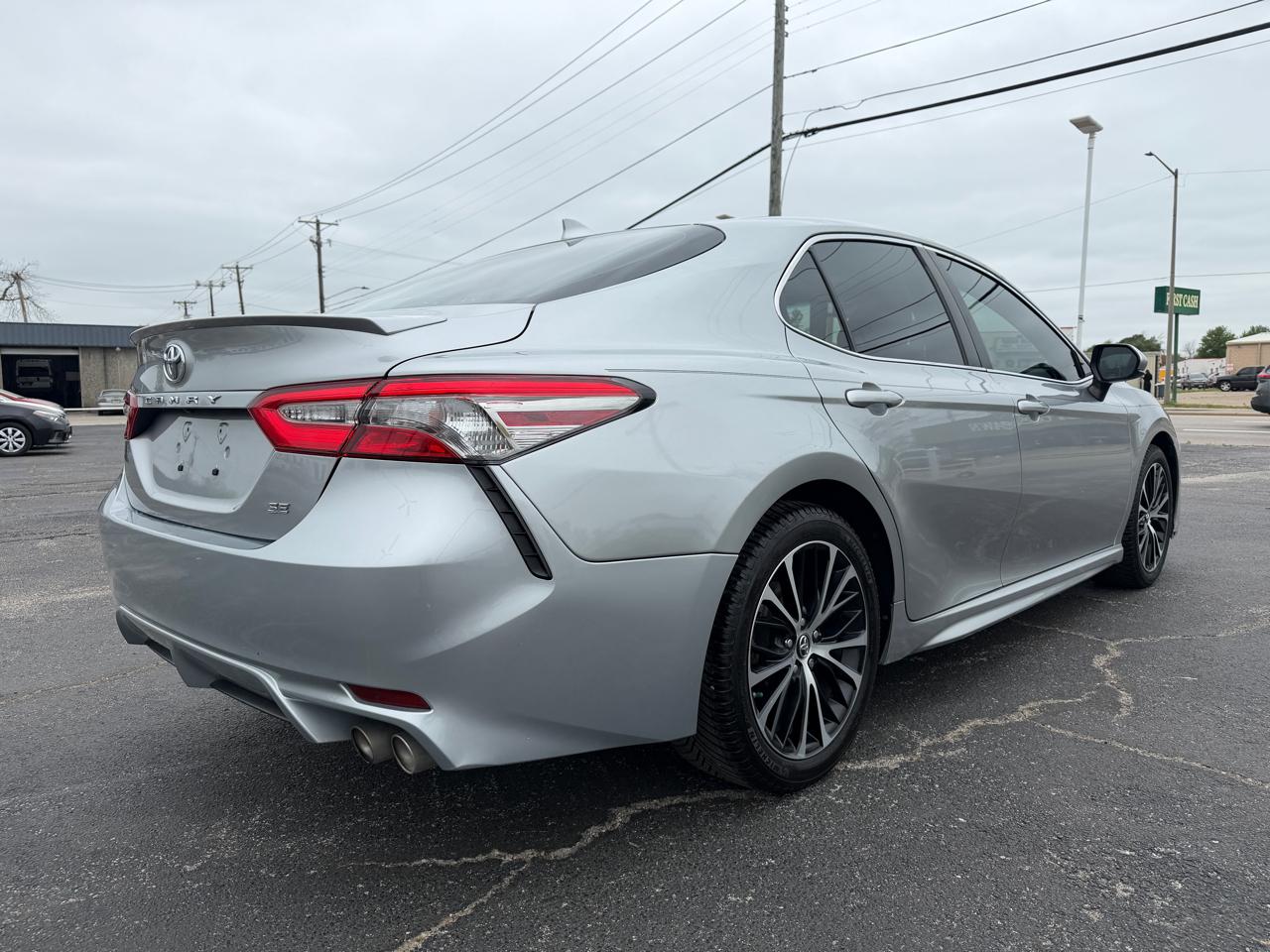 Toyota Camry SE 2019