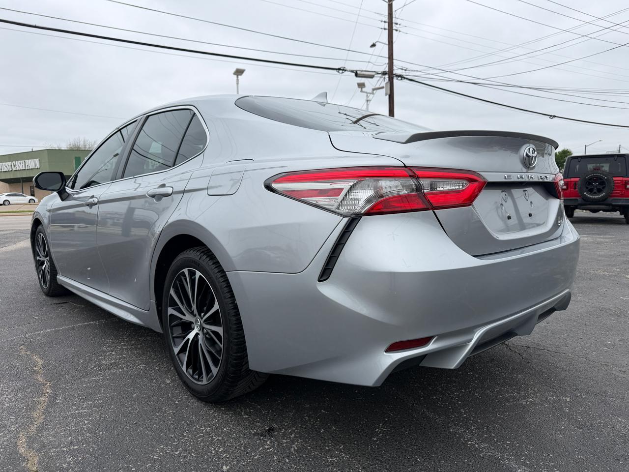 Toyota Camry SE 2019