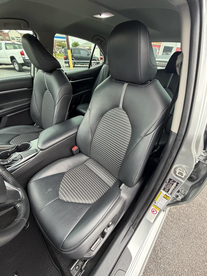 Toyota Camry SE 2019