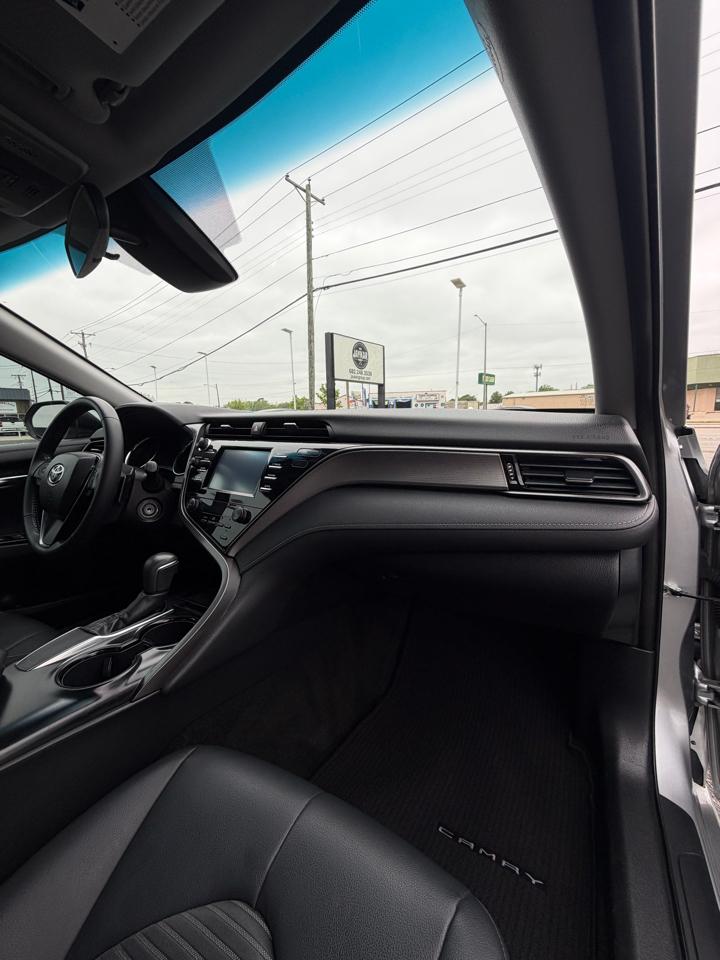 Toyota Camry SE 2019
