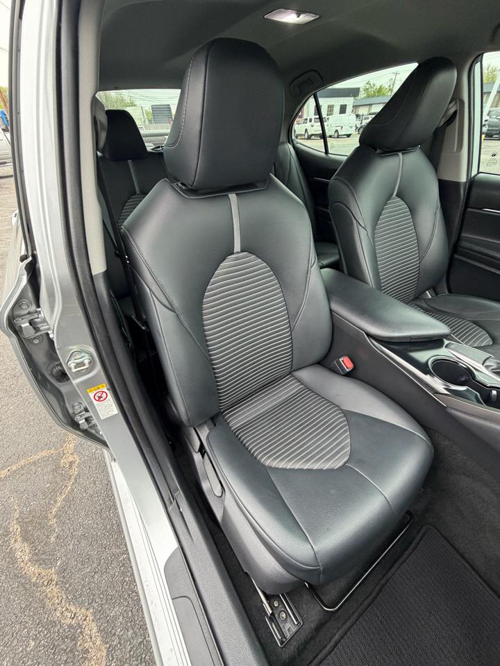 Toyota Camry SE 2019