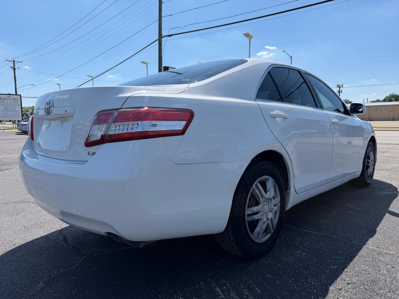 Toyota Camry Base 6-Spd AT 2011