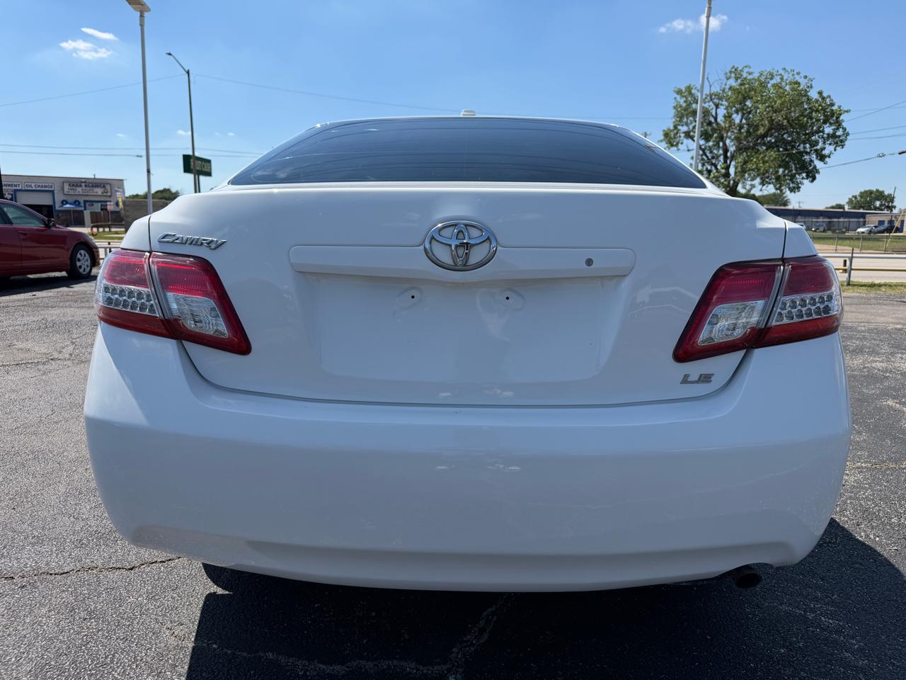 Toyota Camry Base 6-Spd AT 2011
