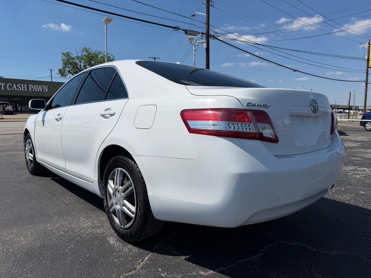 Toyota Camry Base 6-Spd AT 2011
