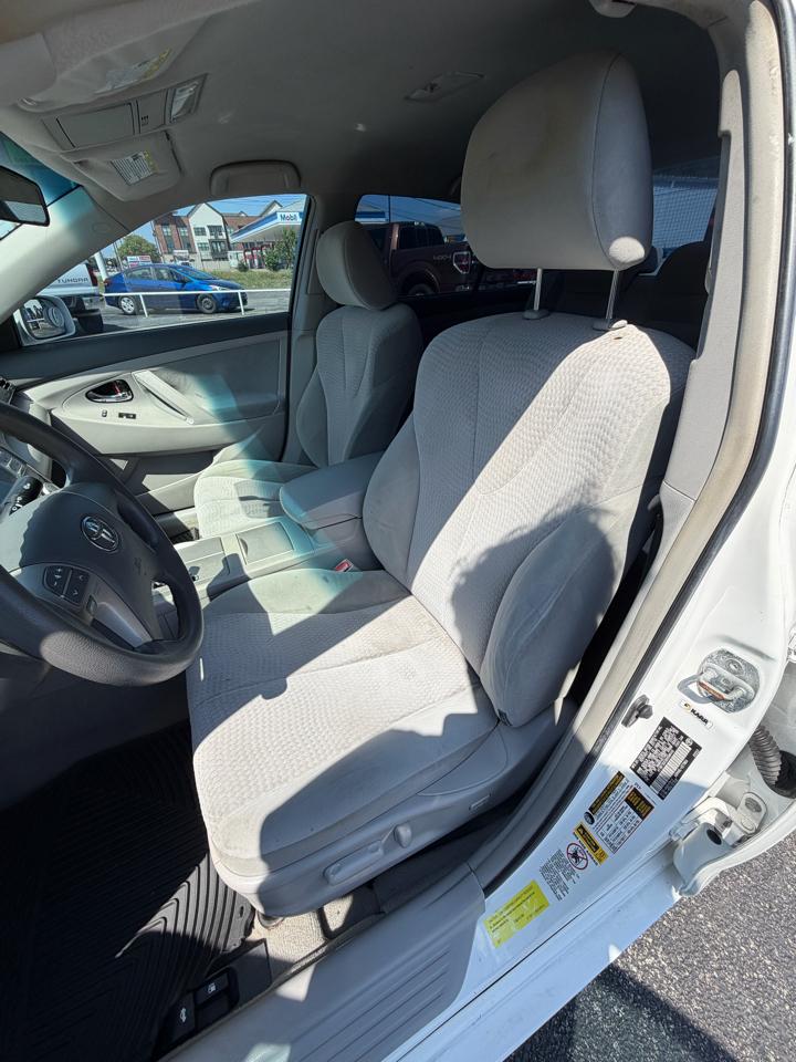 Toyota Camry Base 6-Spd AT 2011