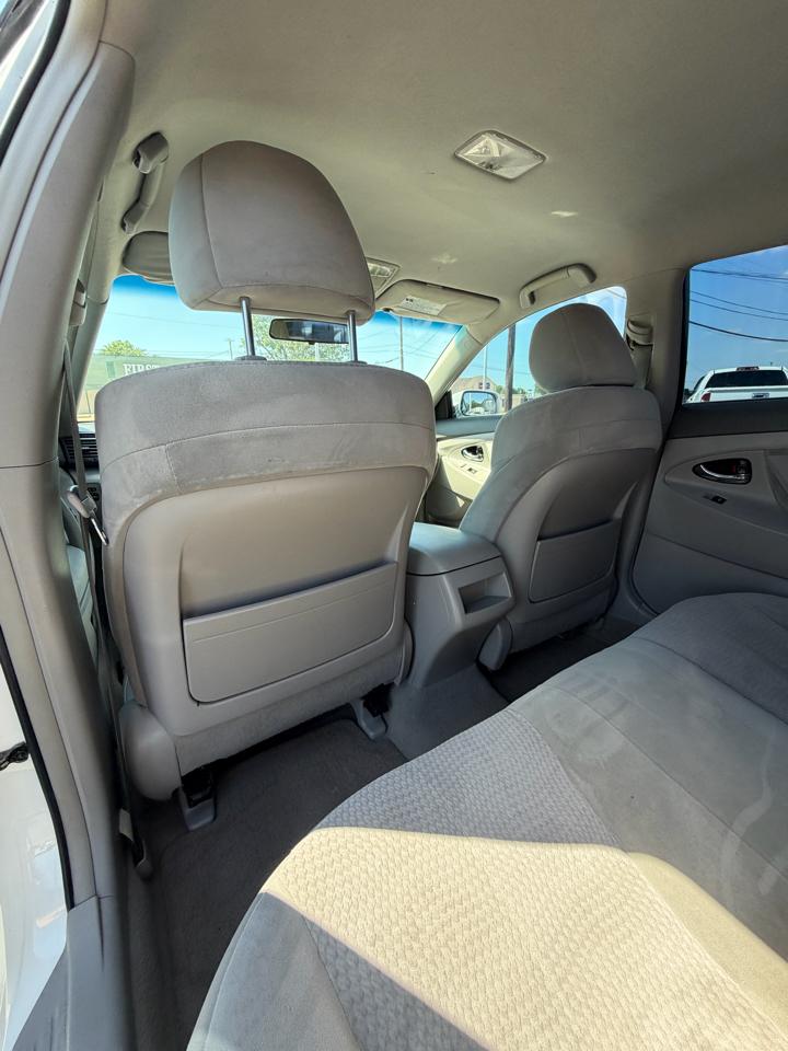 Toyota Camry Base 6-Spd AT 2011