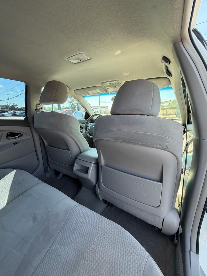Toyota Camry Base 6-Spd AT 2011