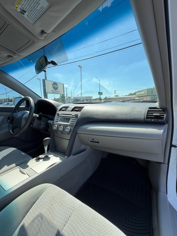 Toyota Camry Base 6-Spd AT 2011