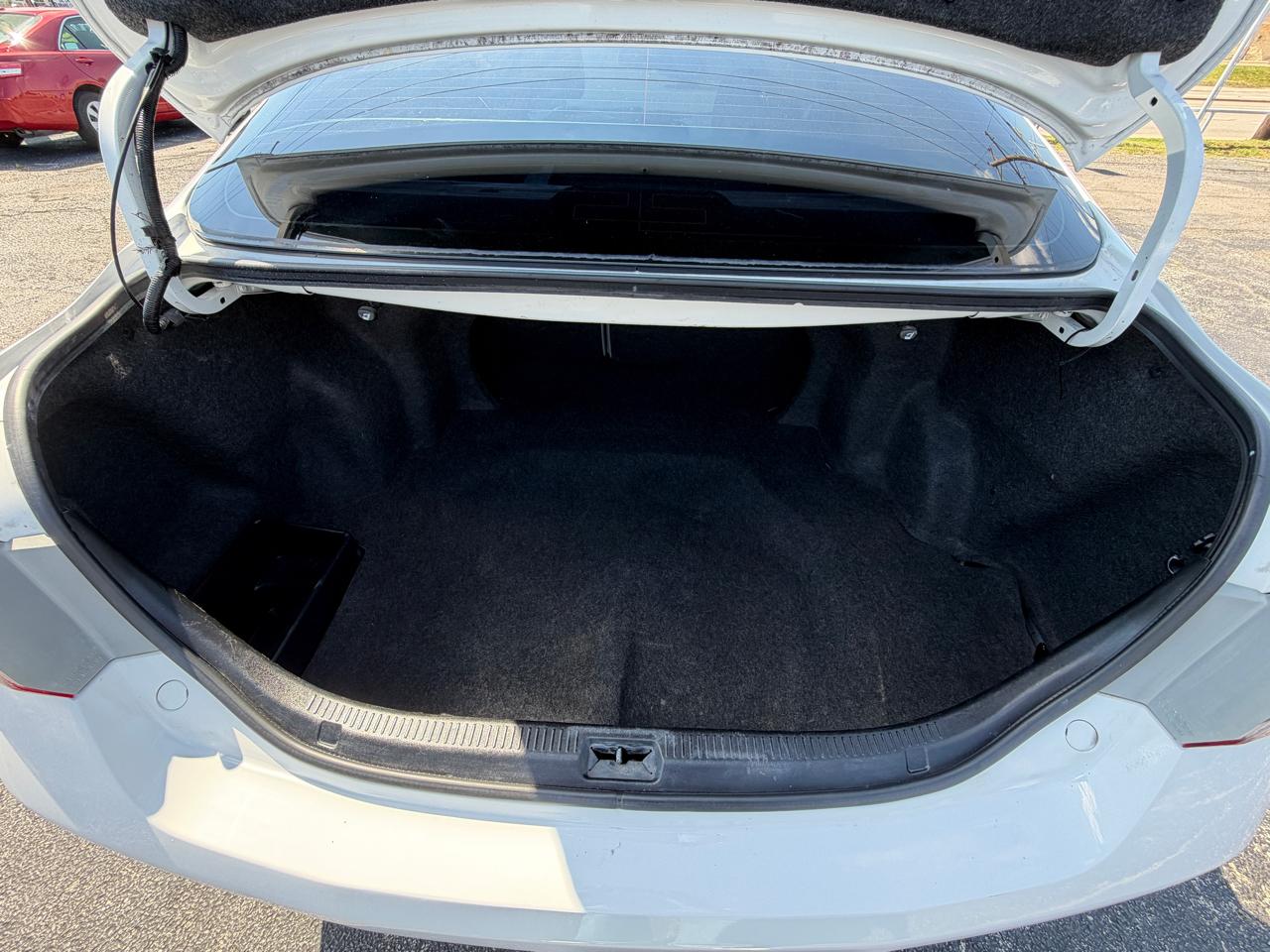 Toyota Camry Base 6-Spd AT 2011