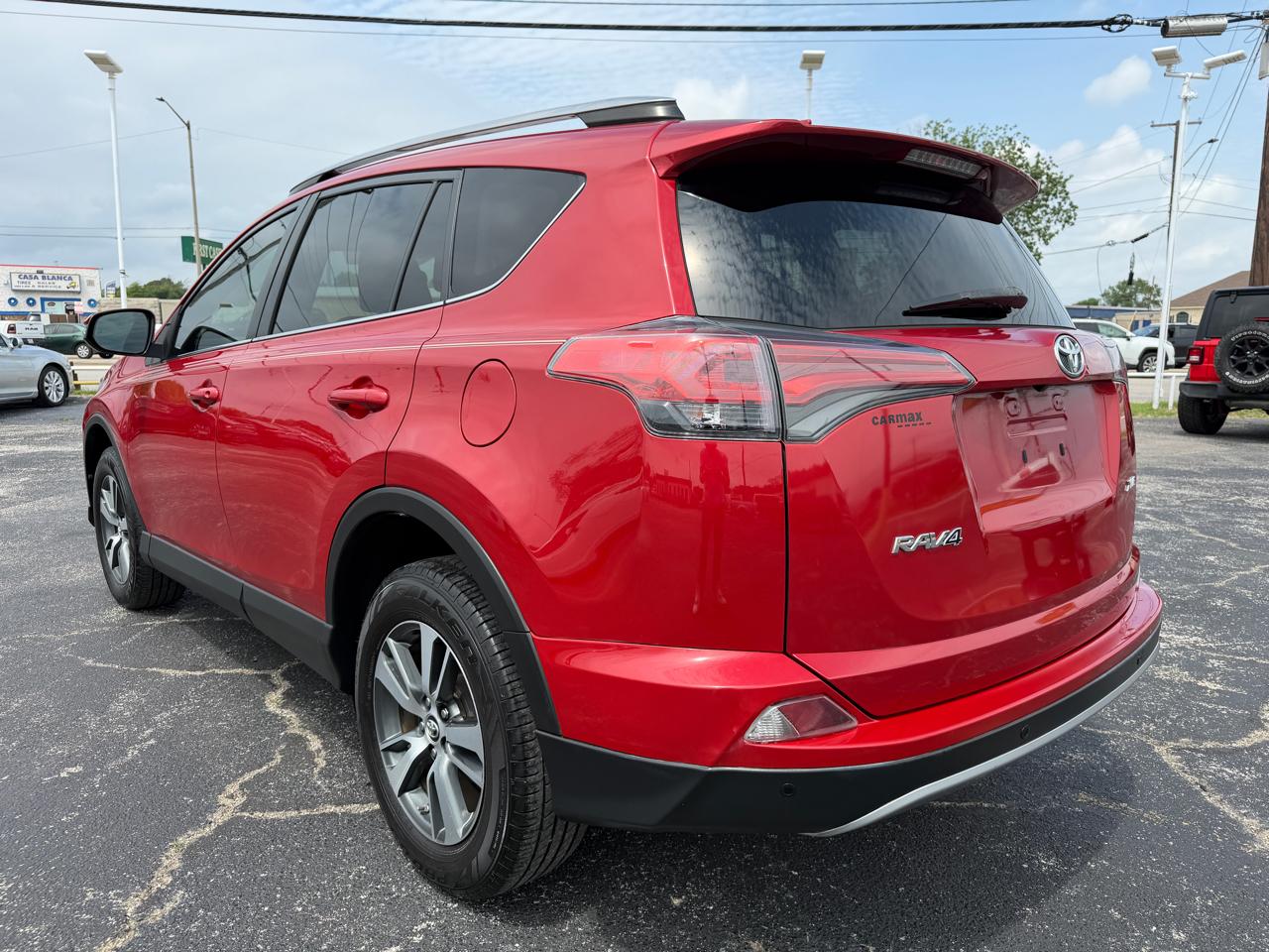 Toyota RAV4 XLE FWD 2017