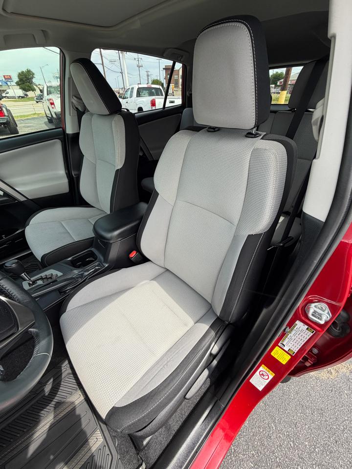 Toyota RAV4 XLE FWD 2017