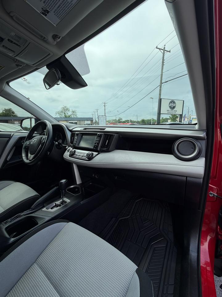 Toyota RAV4 XLE FWD 2017