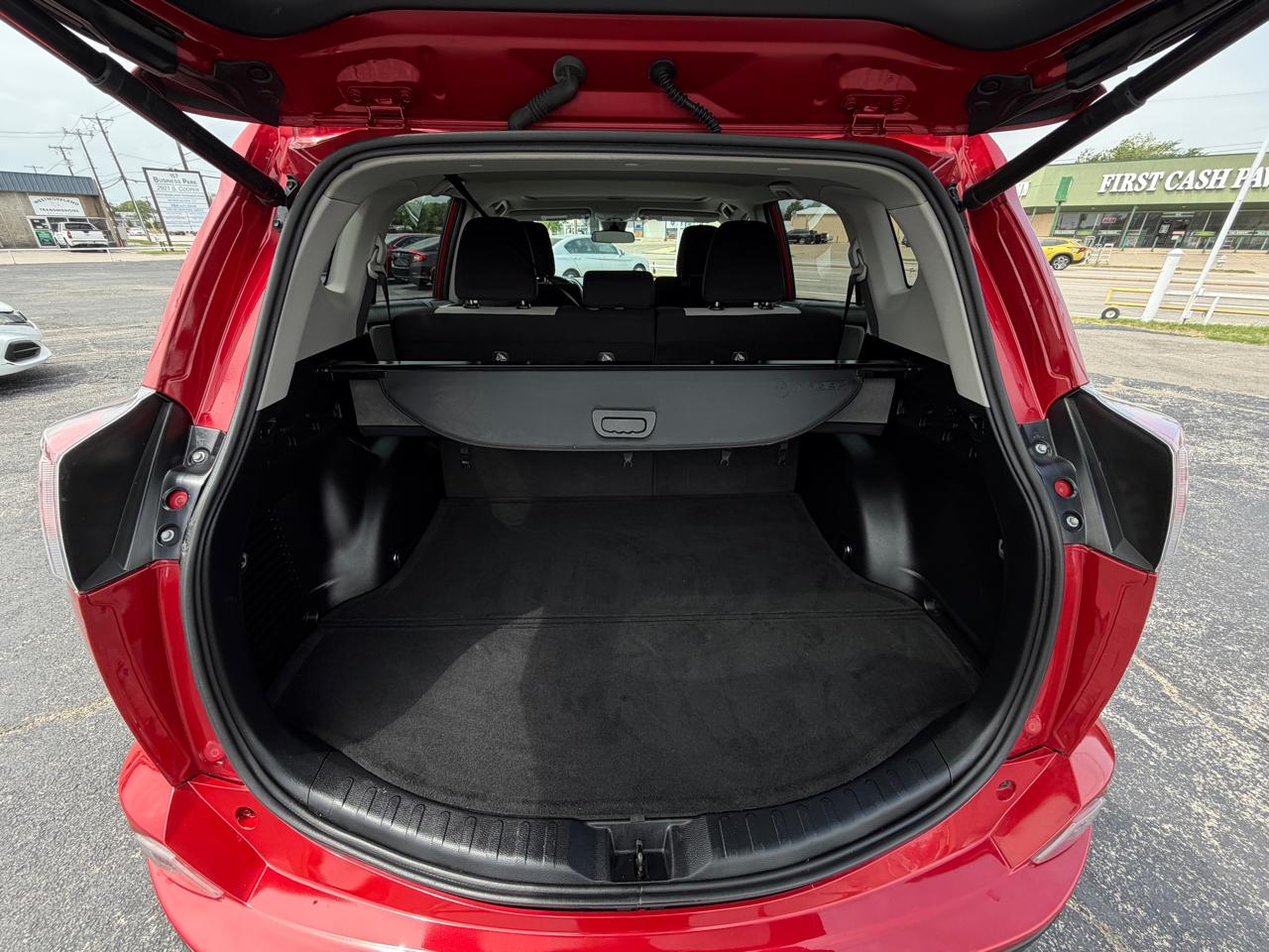 Toyota RAV4 XLE FWD 2017