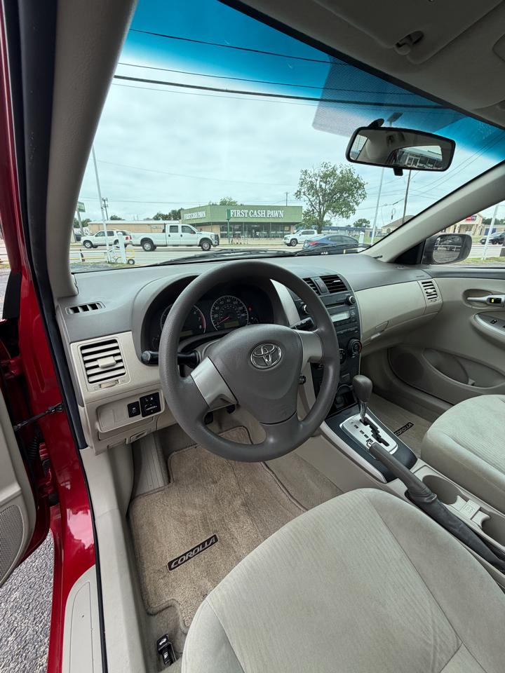 Toyota Corolla L 2010