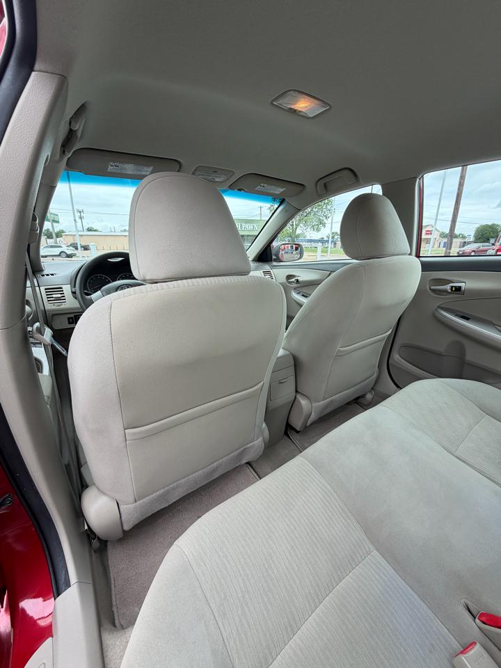 Toyota Corolla L 2010