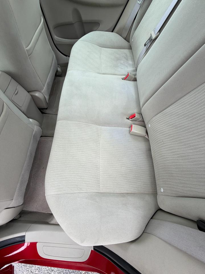 Toyota Corolla L 2010