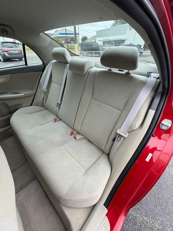 Toyota Corolla L 2010