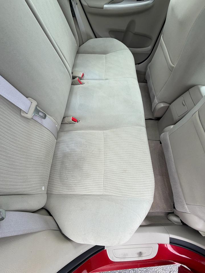 Toyota Corolla L 2010