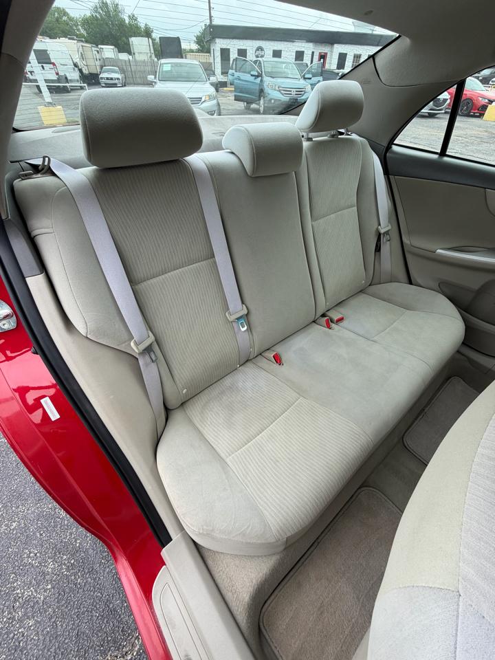 Toyota Corolla L 2010