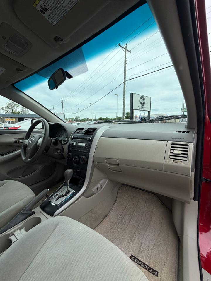 Toyota Corolla L 2010