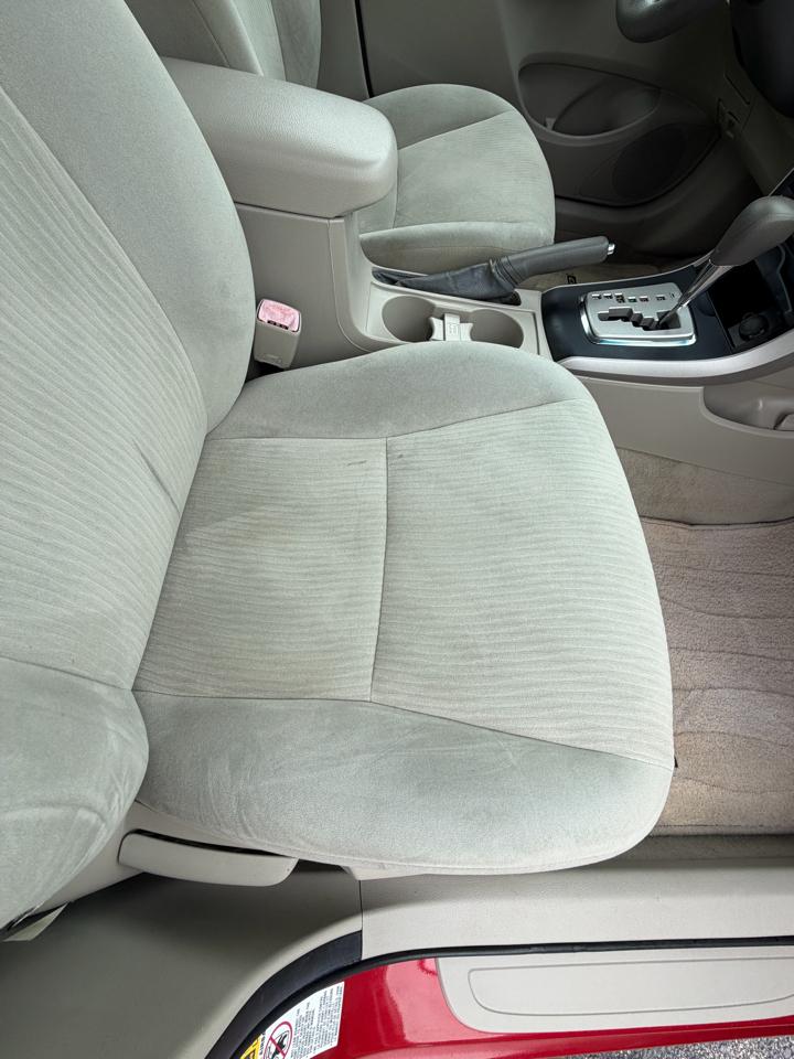 Toyota Corolla L 2010