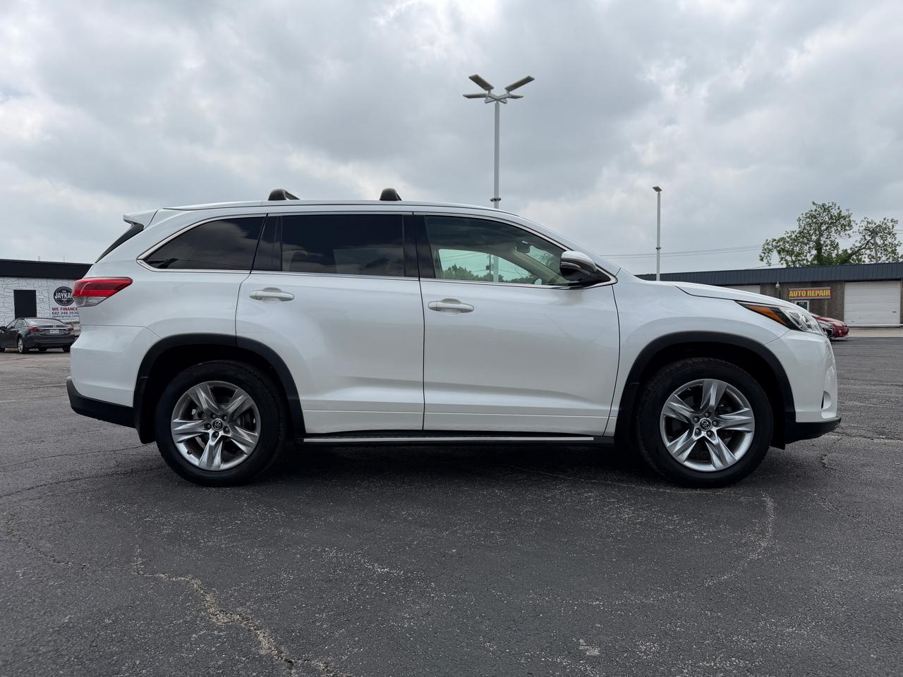 Toyota Highlander Limited FWD V6 2017