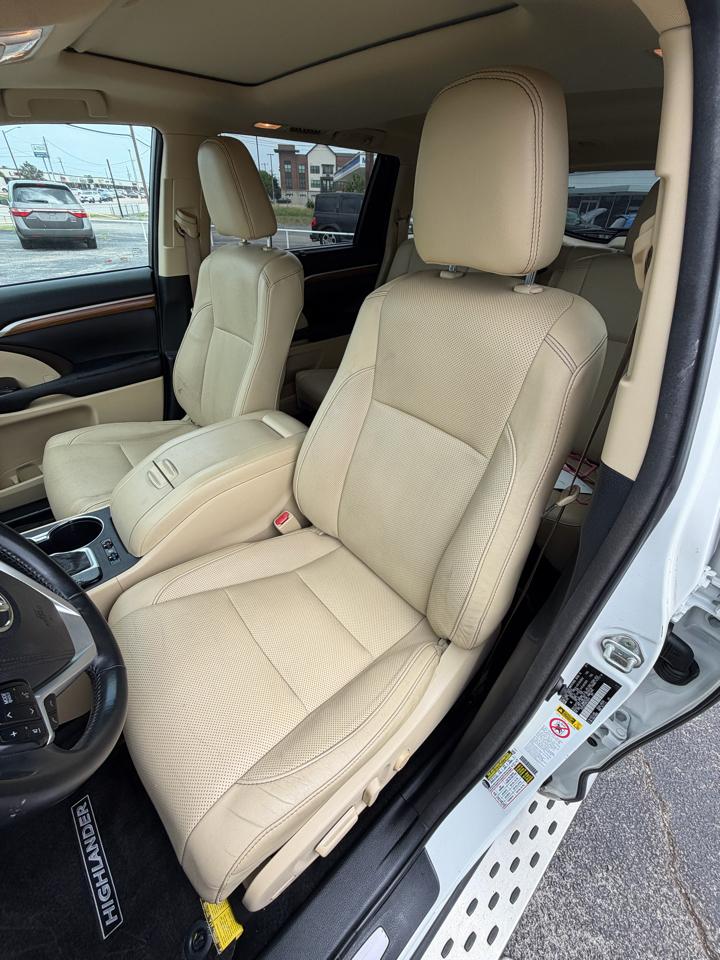 Toyota Highlander Limited FWD V6 2017