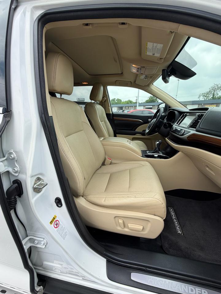 Toyota Highlander Limited FWD V6 2017