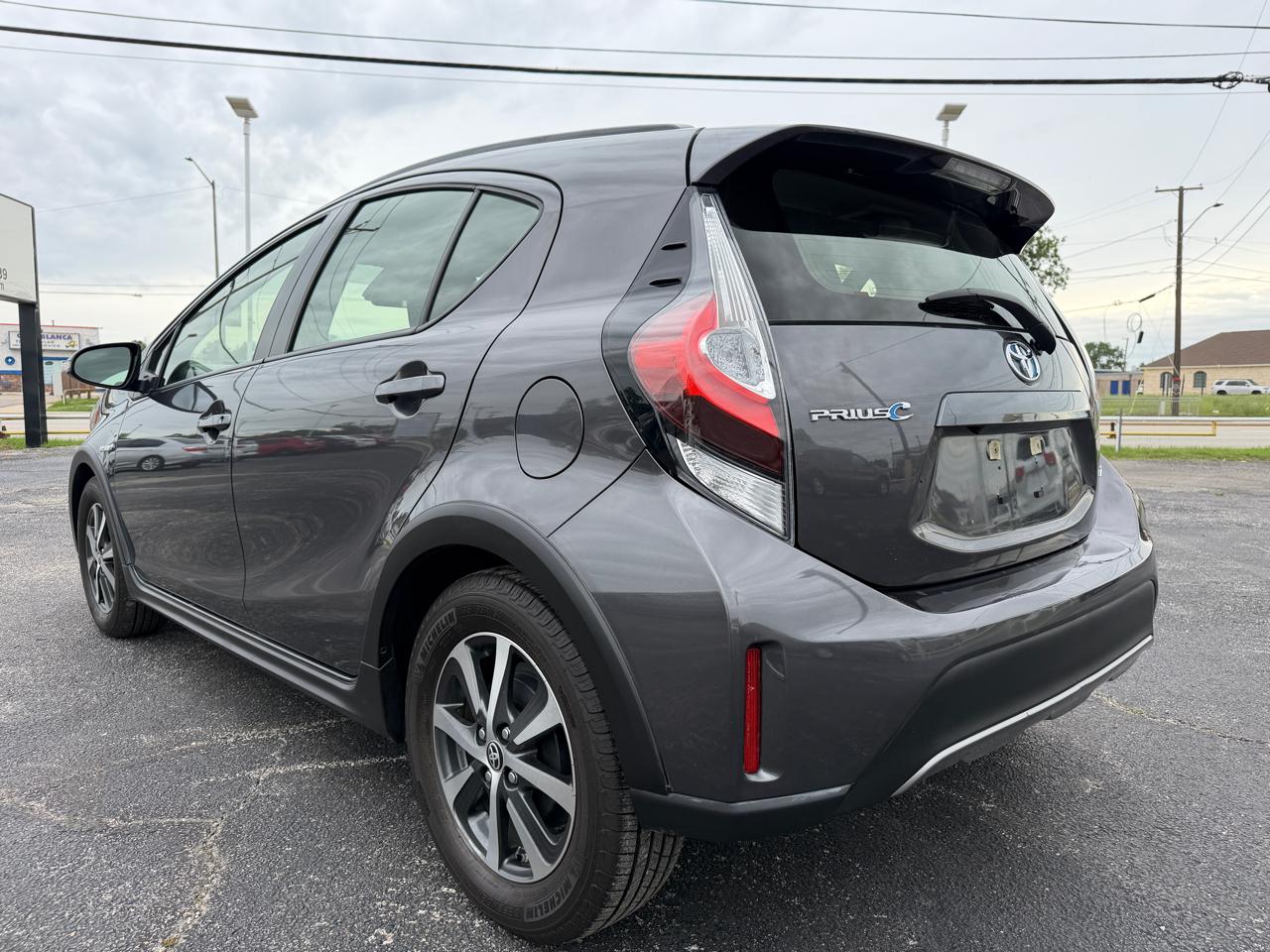Toyota Prius c LE 2019