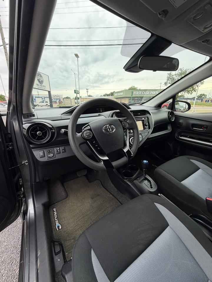 Toyota Prius c LE 2019