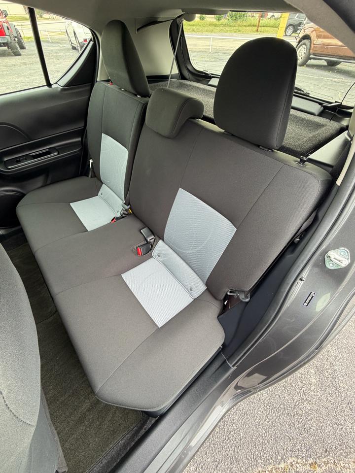 Toyota Prius c LE 2019
