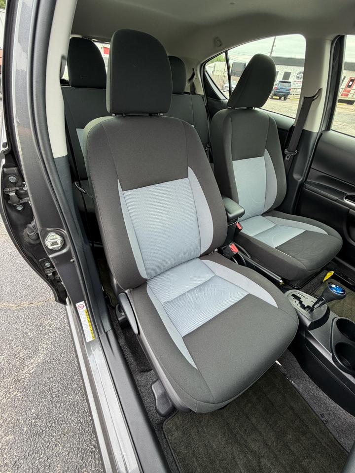 Toyota Prius c LE 2019