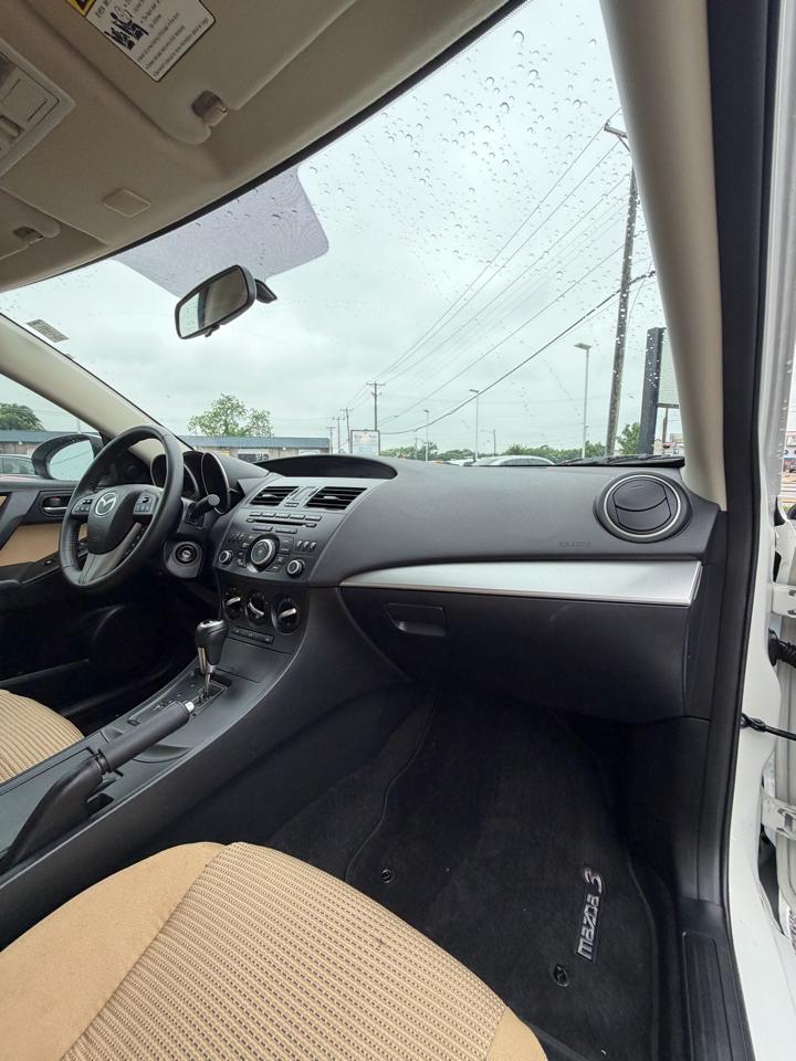 Mazda MAZDA3 i Touring 4-door 2012