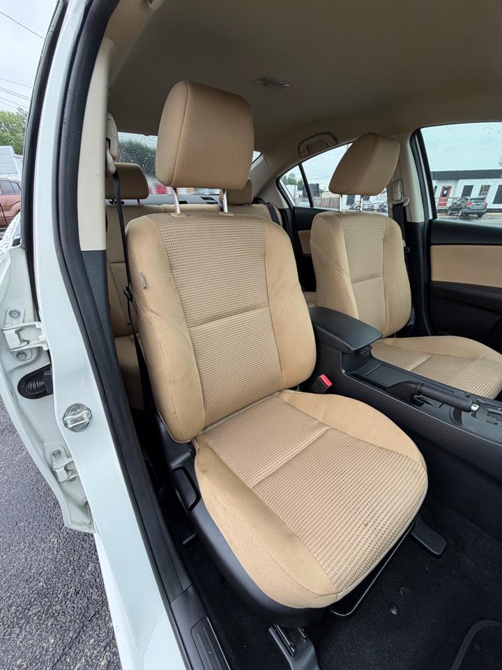 Mazda MAZDA3 i Touring 4-door 2012