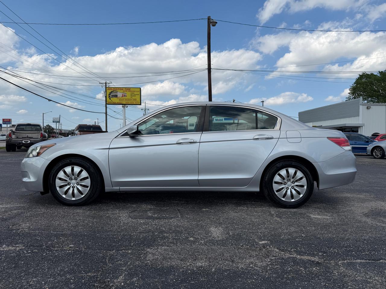 Honda Accord LX sedan AT 2010