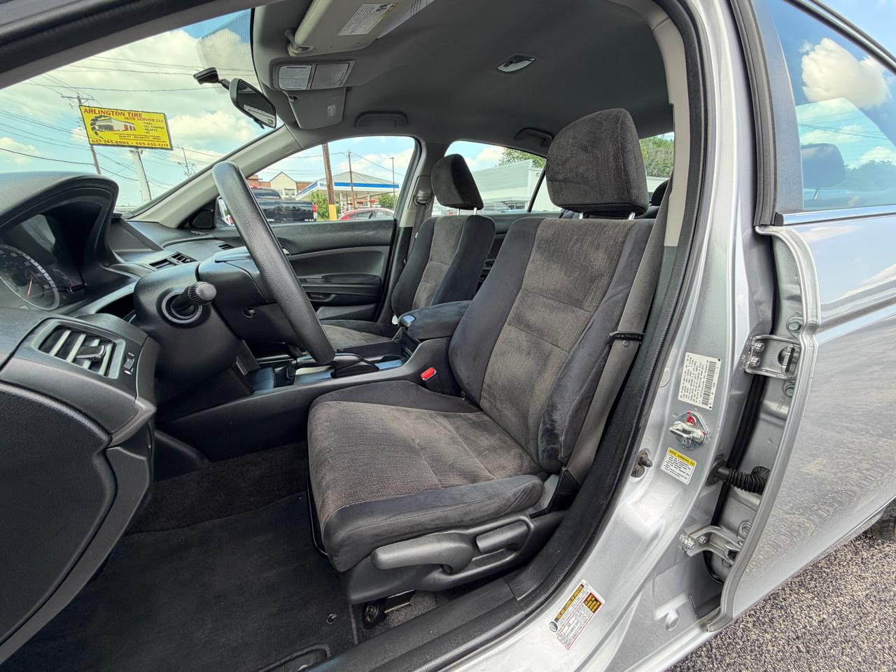 Honda Accord LX sedan AT 2010