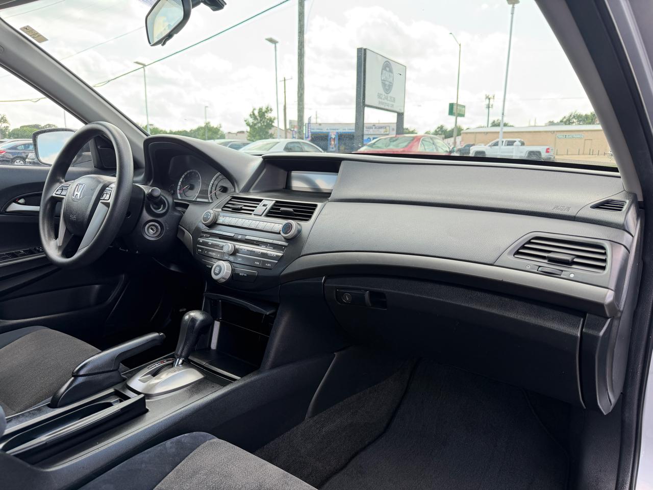 Honda Accord LX sedan AT 2010
