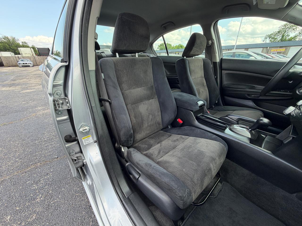 Honda Accord LX sedan AT 2010