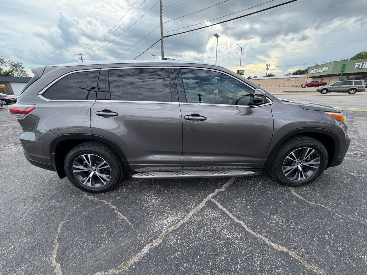 Toyota Highlander XLE FWD V6 2016