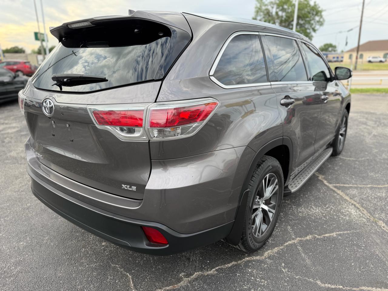 Toyota Highlander XLE FWD V6 2016