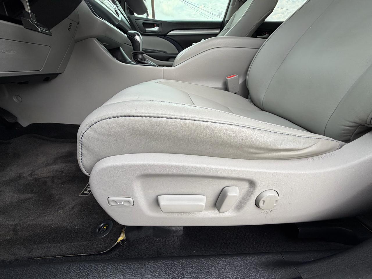 Toyota Highlander XLE FWD V6 2016