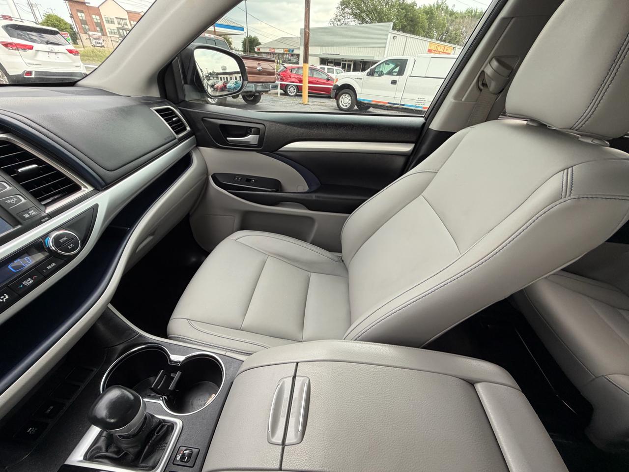 Toyota Highlander XLE FWD V6 2016