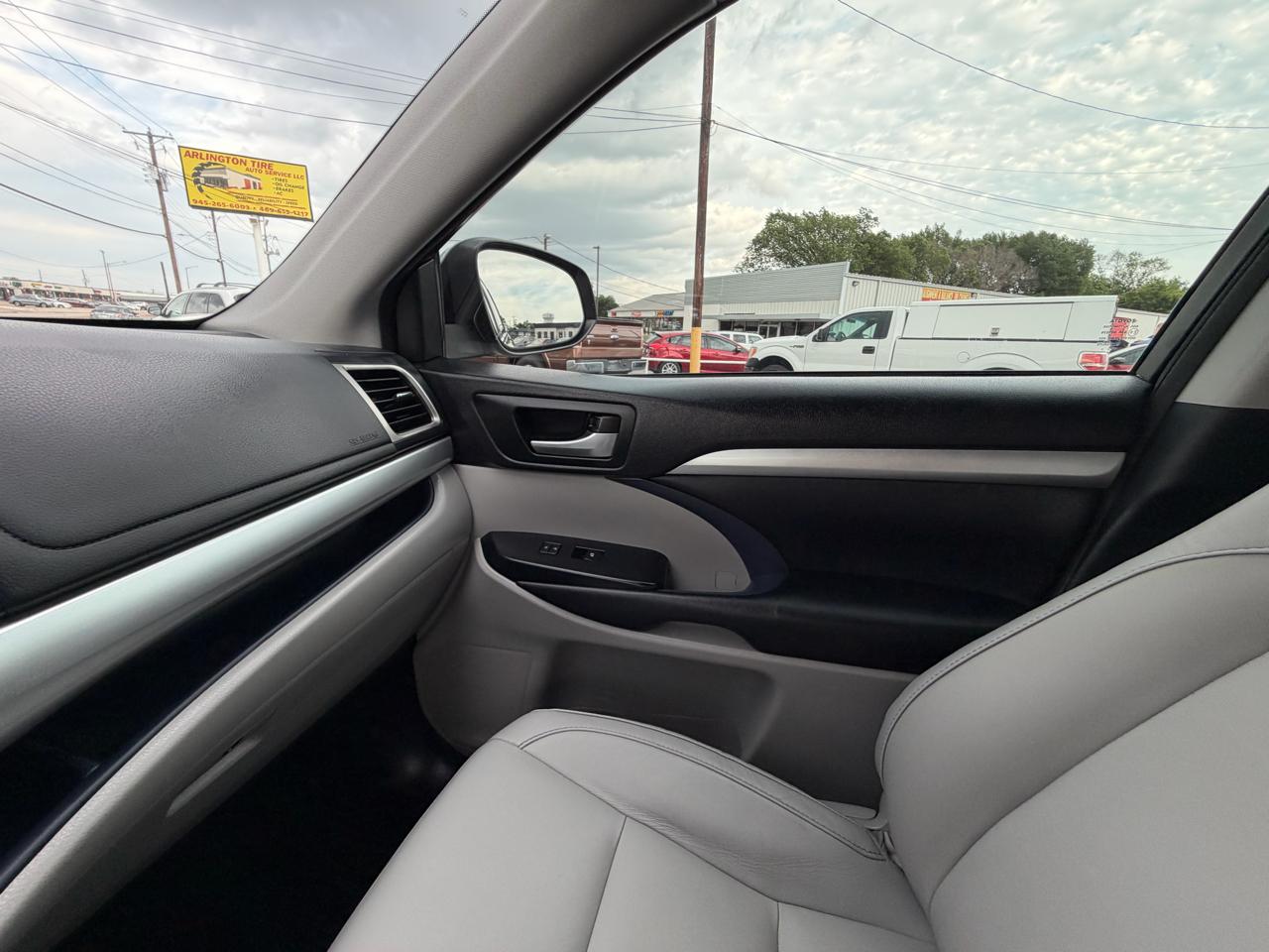 Toyota Highlander XLE FWD V6 2016